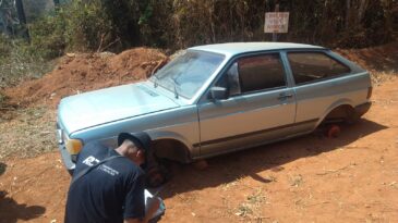 gol-furtado-e-encontrado-sem-rodas-na-zona-rural-de-itabira