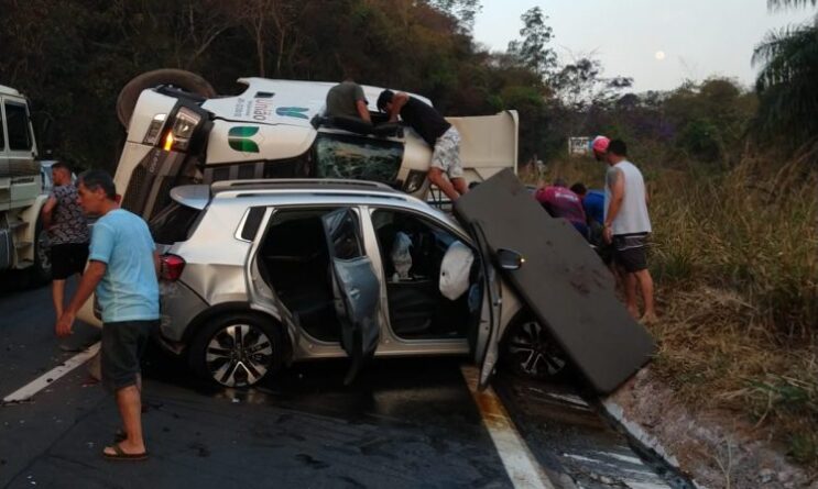 acidente-deixou-oito-pessoas-feridas-na-br-381-em-sao-goncalo