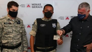 policiais-penais-e-agentes-socioeducativos-recebem-as-primeiras-carteiras-funcionais