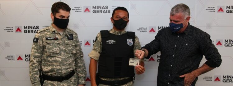 policiais-penais-e-agentes-socioeducativos-recebem-as-primeiras-carteiras-funcionais
