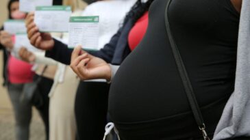 camara-aprova-retorno-de-gestantes-vacinadas-ao-trabalho-presencial
