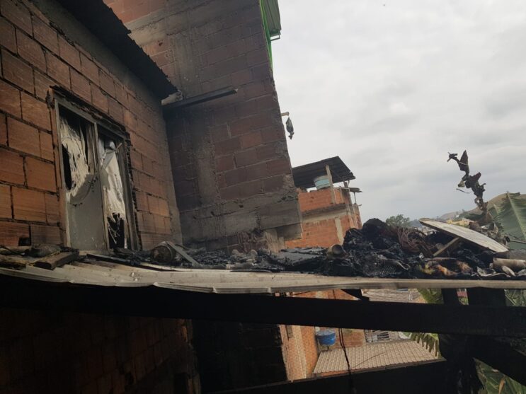 homem-coloca-fogo-no-quintal-e-incendio-atinge-residencia-em-ipatinga