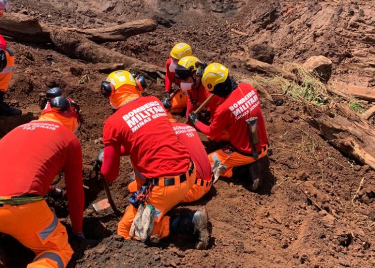 bombeiros-encontram-estrutura-ossea-em-brumadinho