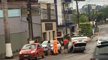 motorista-cochila-ao-volante-e-capota-na-avenida-brasil