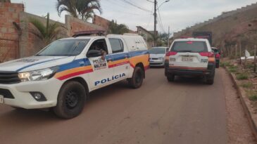 homem-e-socorrido-apos-ser-baleado-em-itabira