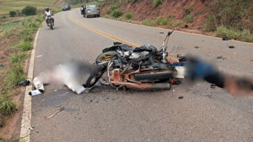 colisao-frontal-entre-motocicletas-deixa-dois-casais-mortos