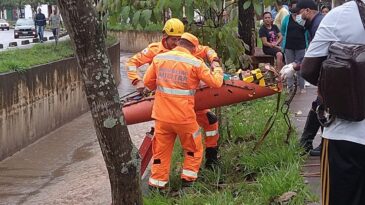 mulher-cai-no-canal-apos-tombar-com-motocicleta-em-itabira