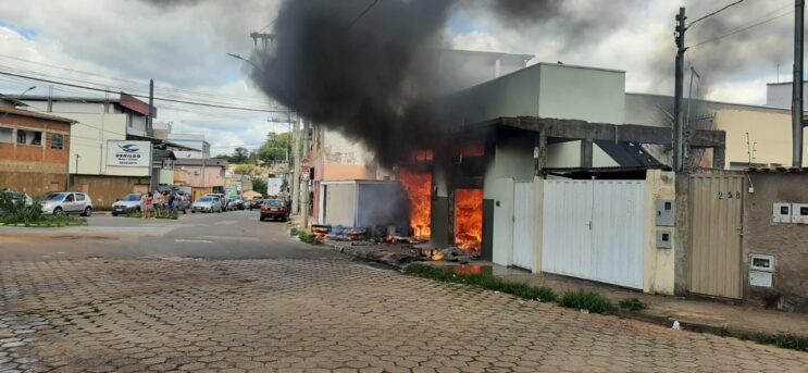 capotaria-e-destruida-por-incendio-pela-segunda-vez-em-itabira