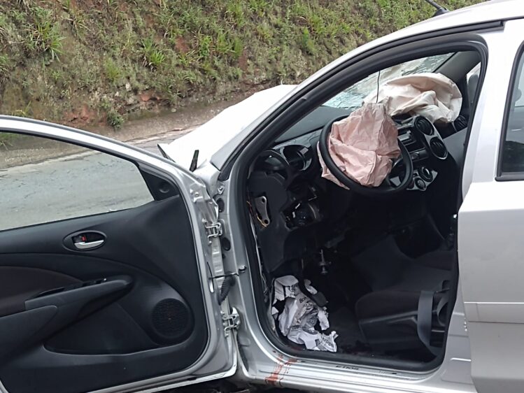 padre-e-socorrido-apos-acidente-na-estrada-de-nova-era