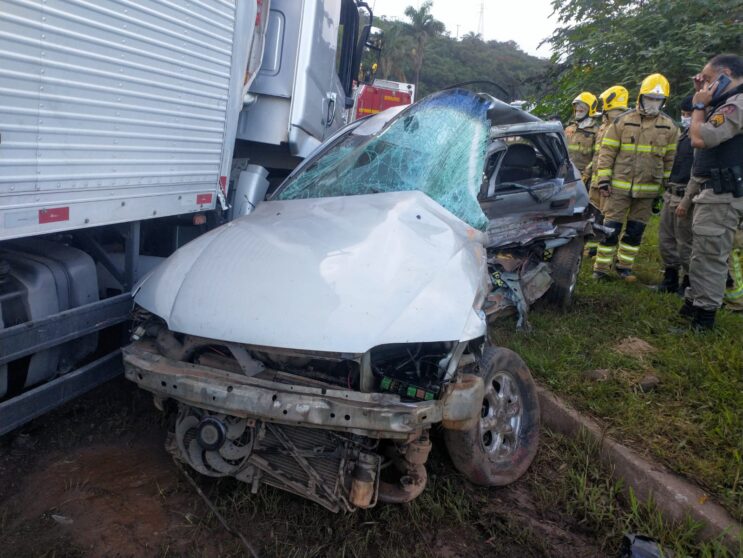 motorista-morre-em-acidente-com-tres-veiculos-na-br-040
