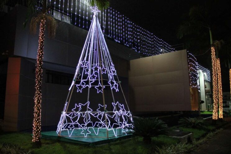 camara-de-itabira-ilumina-fachada-com-luzes-de-led-e-inaugura-decoracao-de-natal