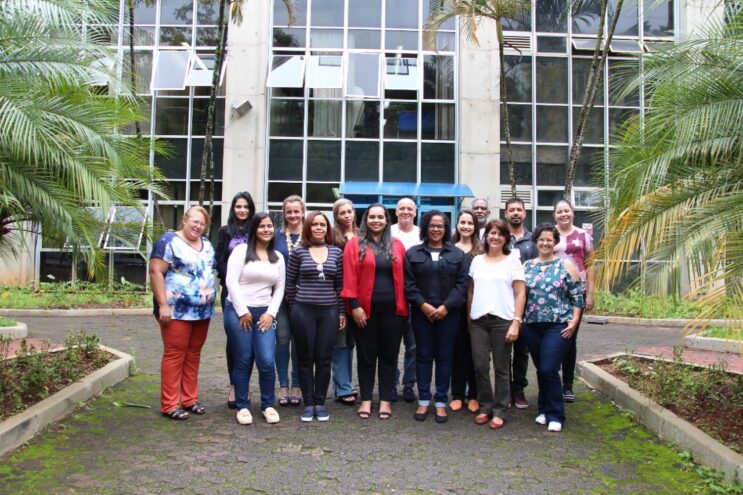 servidores-recebem-certificados-de-conclusao-do-curso-de-libras