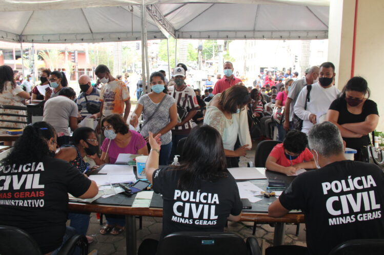 1o-dia-do-mutirao-em-itabira-confecciona-mais-de-400-carteiras-de-identidade