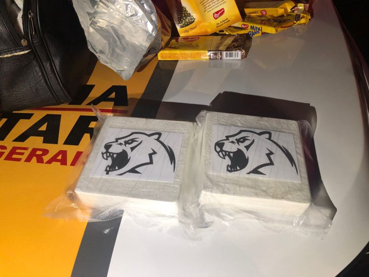 mulher-e-presa-com-cocaina-que-seria-para-vitima-de-homicidio-em-itabira