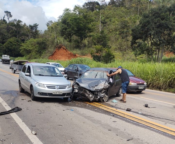 acidentes-deixa-o-transito-complicado-na-manha-desta-quinta-feira-na-br-381