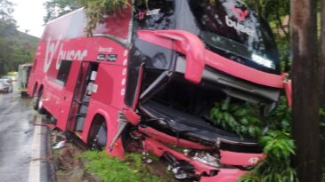 colisao-frontal-entre-carro-e-onibus-deixa-cinco-mortos-na-br-040