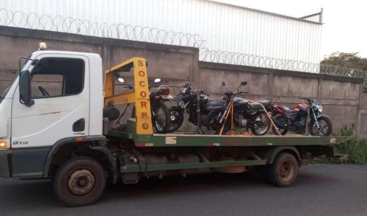 pm-fecha-o-cerco-e-apreende-motos-barulhentas-em-itabira