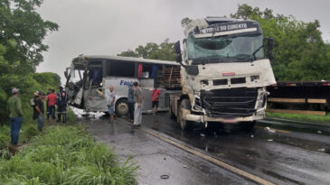 acidente-grave-deixa-um-morto-e-varios-feridos-na-br-365-em-minas