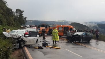 colisao-frontal-deixa-seis-pessoas-feridas-na-br-356-em-itabirito