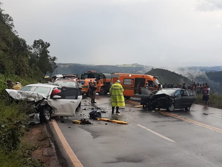 colisao-frontal-deixa-seis-pessoas-feridas-na-br-356-em-itabirito