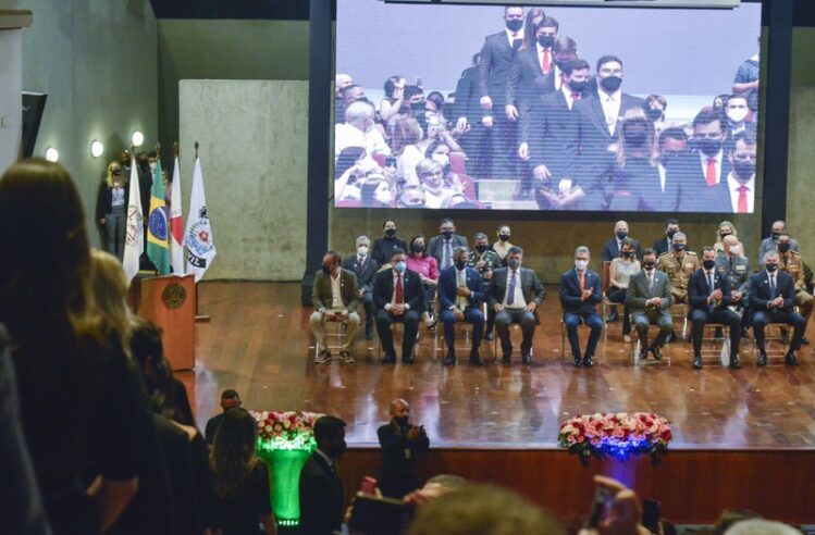 governador-assina-promocao-de-714-policiais-civis