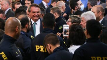 policiais-federais-devem-ter-reajuste-ate-2022-diz-presidente