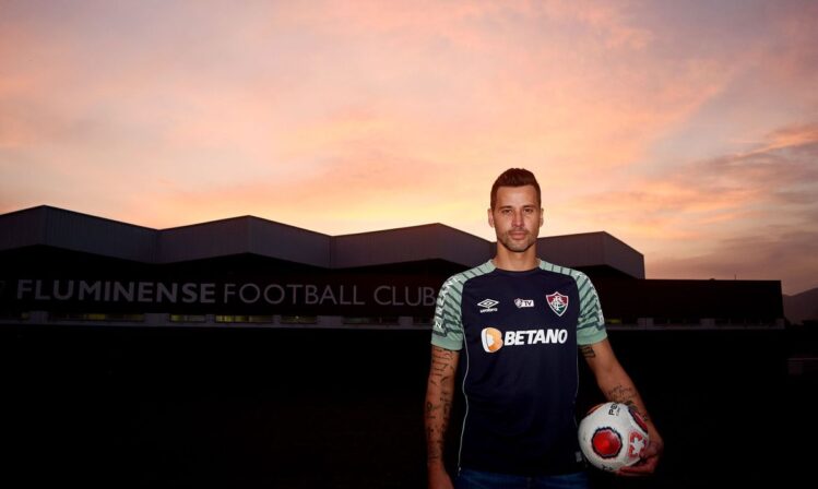 fabio-acerta-com-o-fluminense-apos-17-anos-na-meta-do-cruzeiro