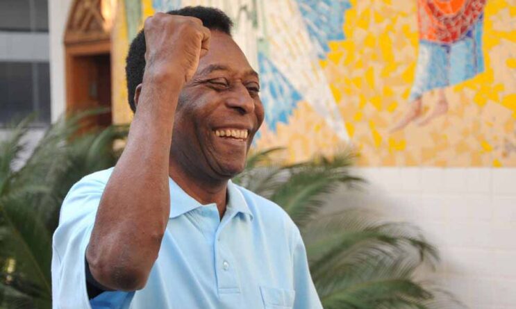 pele-recebe-alta-apos-internacao-para-tratamento-de-tumor-no-colon