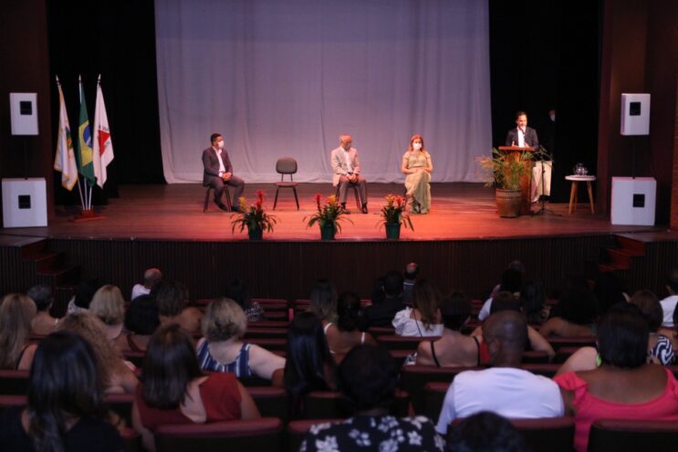 prefeito-empossa-novos-diretores-elenca-desafios-e-fala-sobre-investimentos-em-educacao