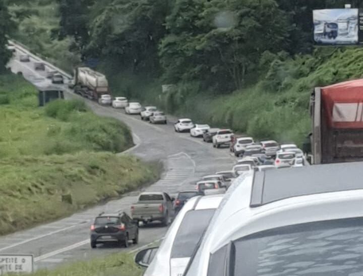 transito-ja-apresenta-lentidao-nas-rodovias-na-volta-do-reveillon