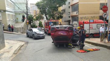 carro-capota-apos-colisao-com-outro-em-belo-horizonte