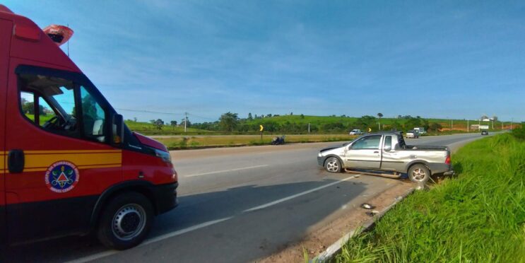 mulher-e-socorrida-em-estado-grave-apos-acidente-na-br-262