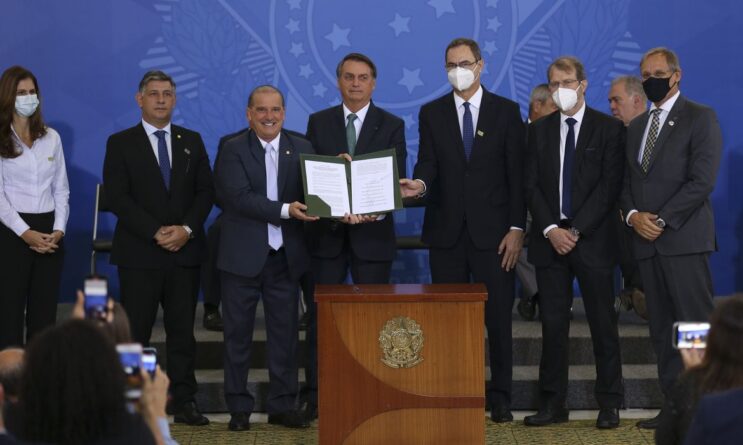governo-vai-priorizar-criacao-de-empregos-em-2022-diz-presidente