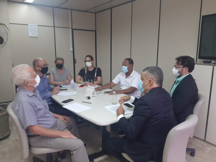 governo-e-sindicato-discutem-piso-salarial-dos-professores