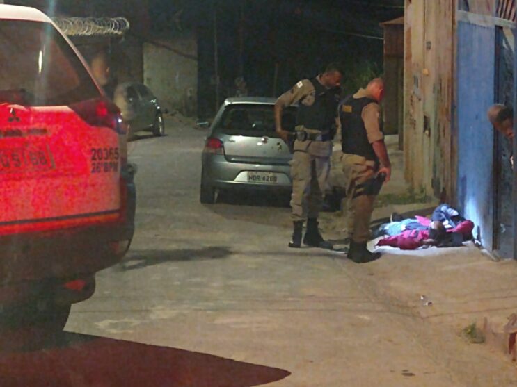 homem-e-baleado-e-residencias-atingidas-por-tiros-em-itabira