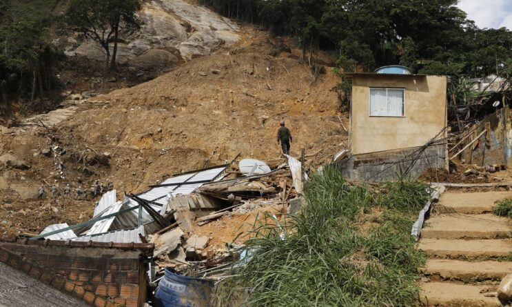 petropolis-ainda-tem-cinco-desaparecidos-na-tragedia-de-fevereiro