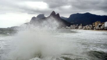 ondas-de-ate-25-metros-podem-atingir-o-litoral-do-rio-ate-domingo