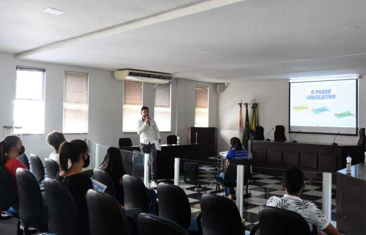 escola-do-legislativo-realiza-sua-1a-oficina-do-parlamento-jovem-em-sao-goncalo