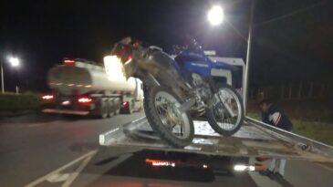 adolescente-pilotando-motocicleta-e-atingido-por-carreta-na-mg-129