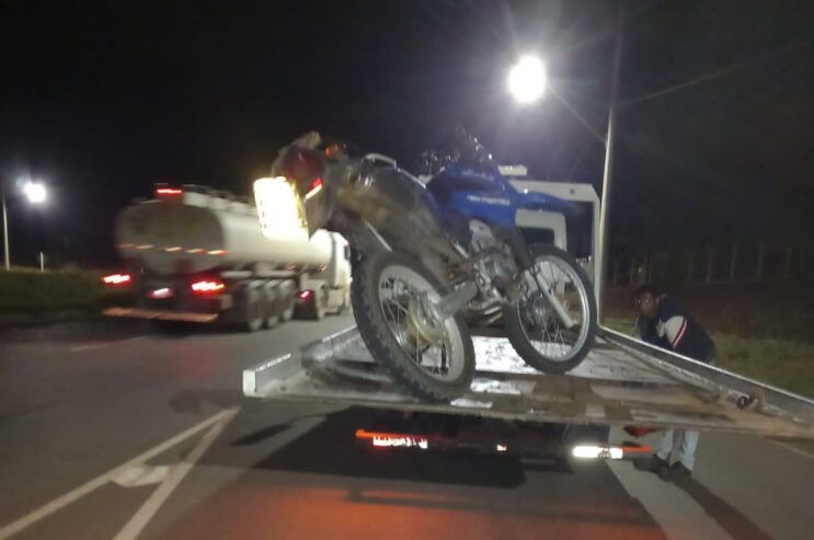 adolescente-pilotando-motocicleta-e-atingido-por-carreta-na-mg-129