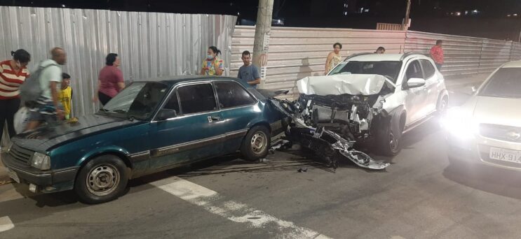 acidente-com-cinco-veiculos-interdita-a-rua-juca-machado