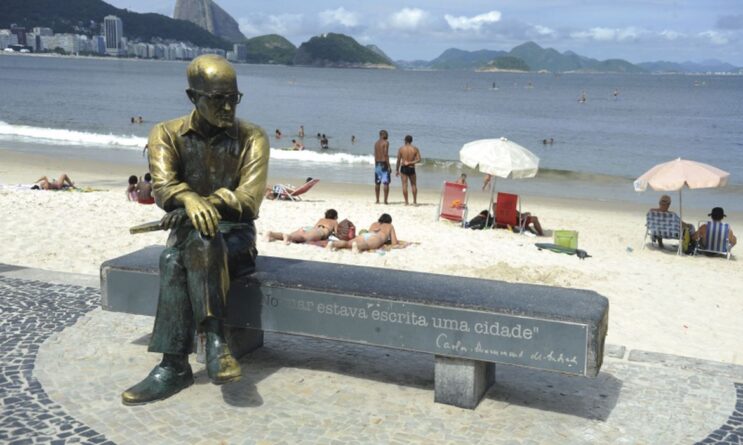 oculos-furtados-da-estatua-de-drummond-serao-repostos-em-um-mes