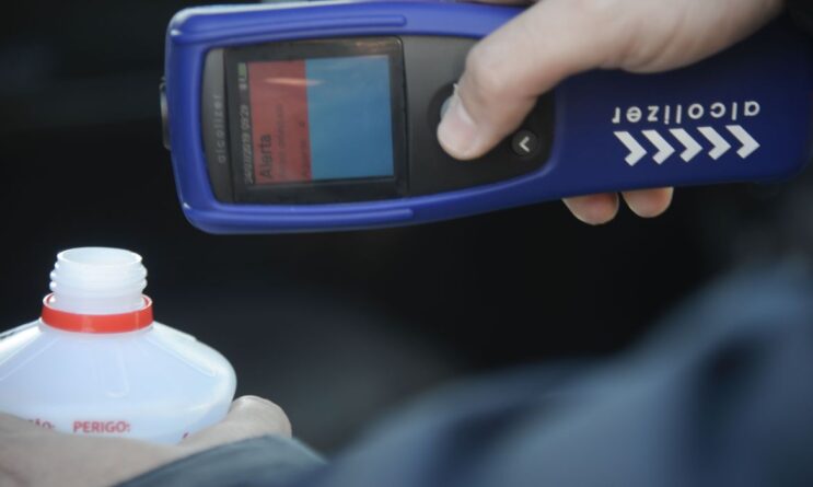 stf-confirma-multa-para-motorista-que-recusa-bafometro