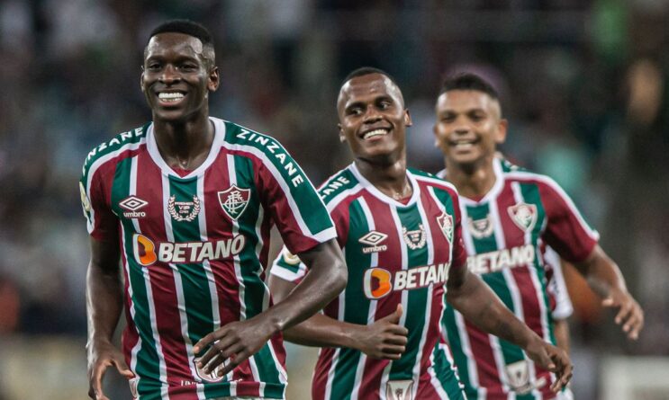 em-partida-com-oito-gols-fluminense-supera-o-atletico-mg-no-maracana