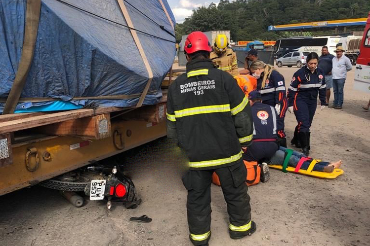 motociclista-morre-em-colisao-com-carreta-na-br-381