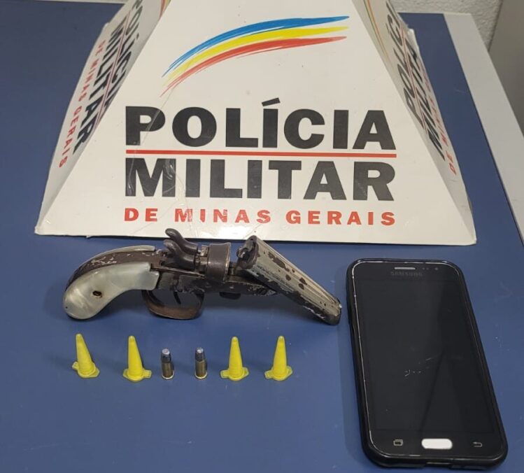 pm-apreende-garrucha-e-cocaina-em-santa-maria-de-itabira