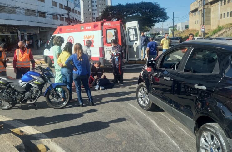 mulher-fica-ferida-em-acidente-na-avenida-mauro-ribeiro