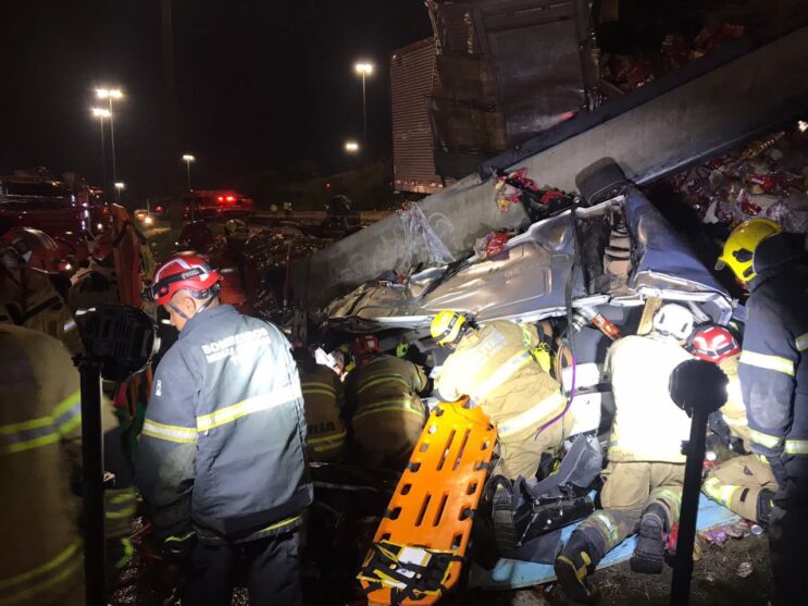 grave-acidente-deixa-dois-mortos-e-tres-feridos-no-anel-rodoviario