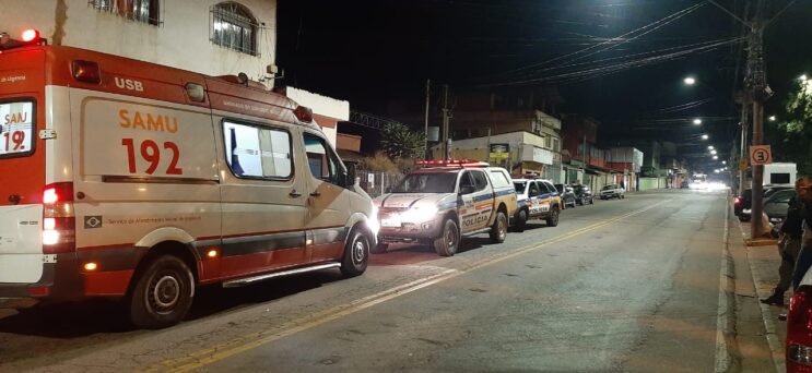 homem-e-socorrido-apos-ser-baleado-na-praca-do-areao