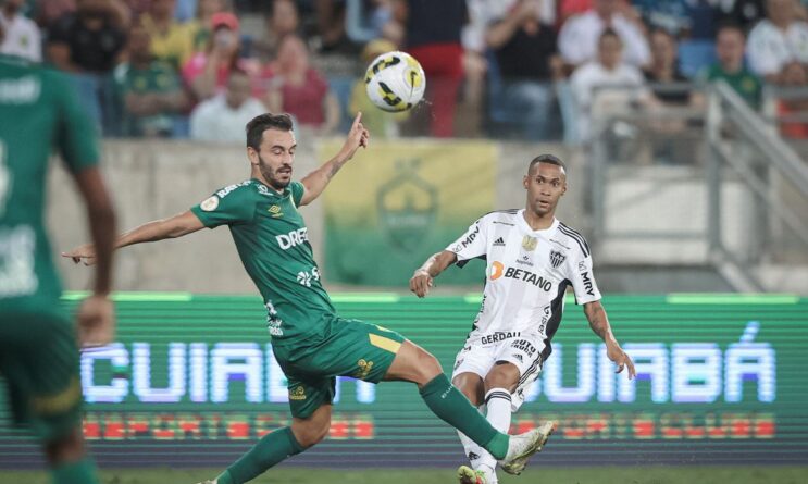 com-gols-nos-acrescimos-atletico-mg-e-cuiaba-empatam-pelo-brasileiro
